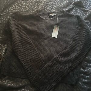 Medium crop sweater